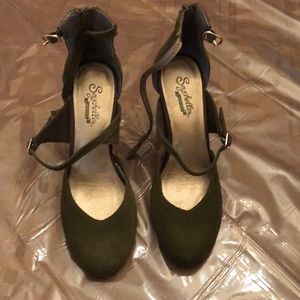 Brand new !! Suede heels!!